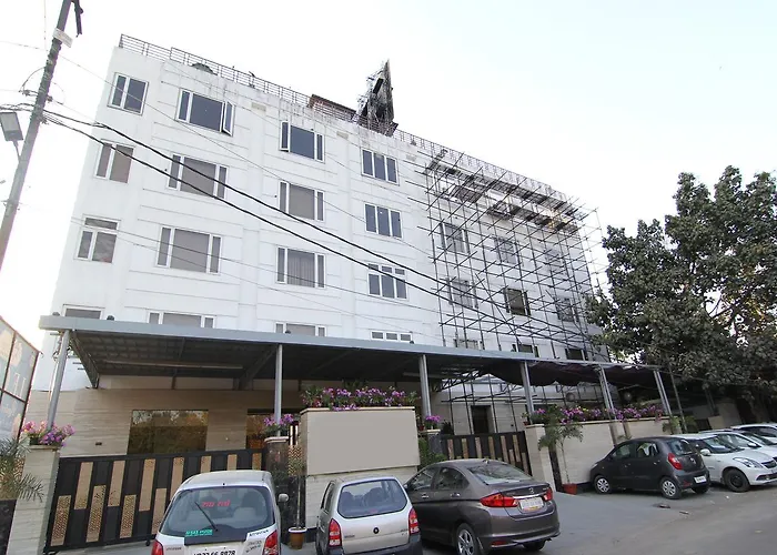 Oyo 12496 Skyotel
