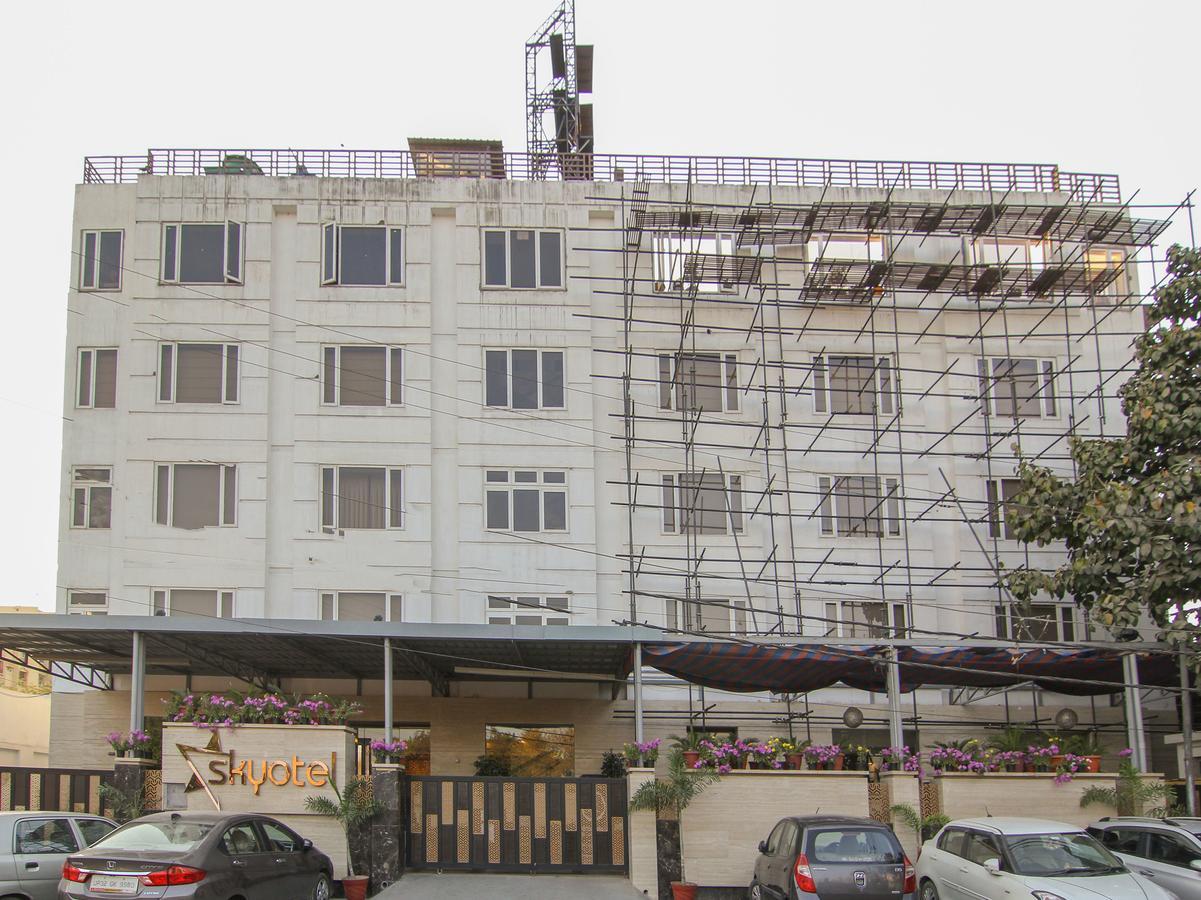 Oyo 12496 Skyotel Hotel