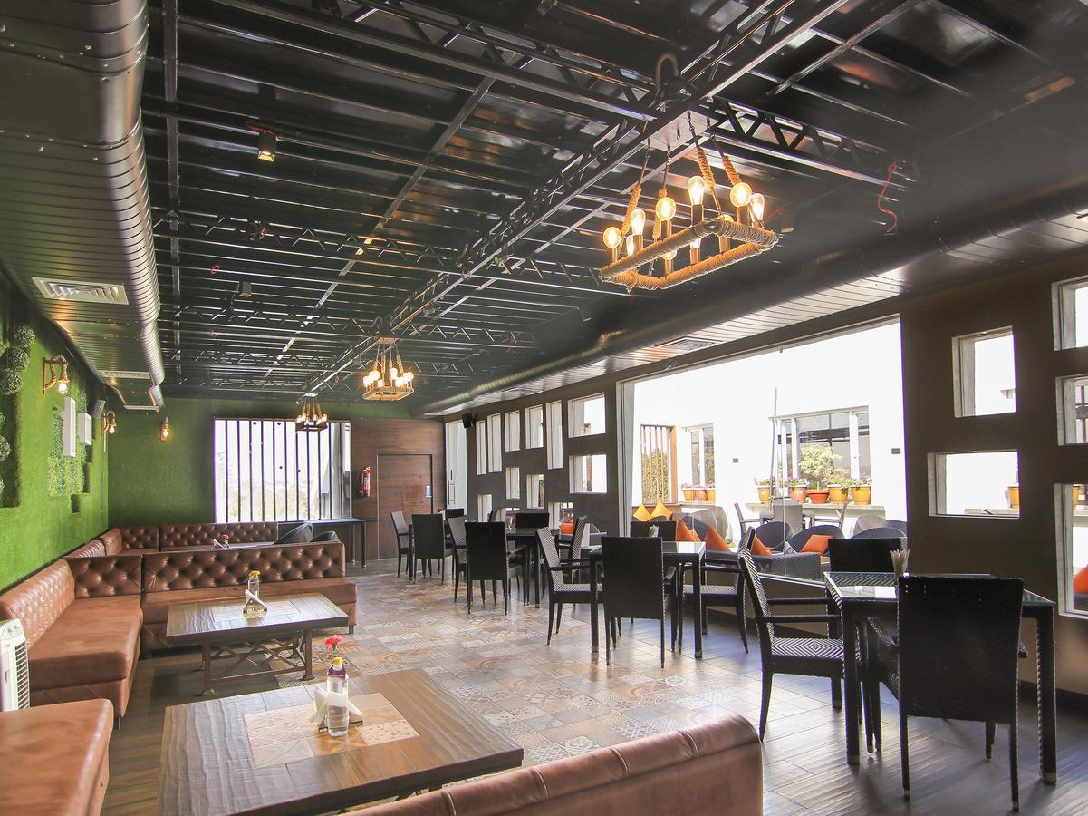 Hotel Oyo 12496 Skyotel Lucknow