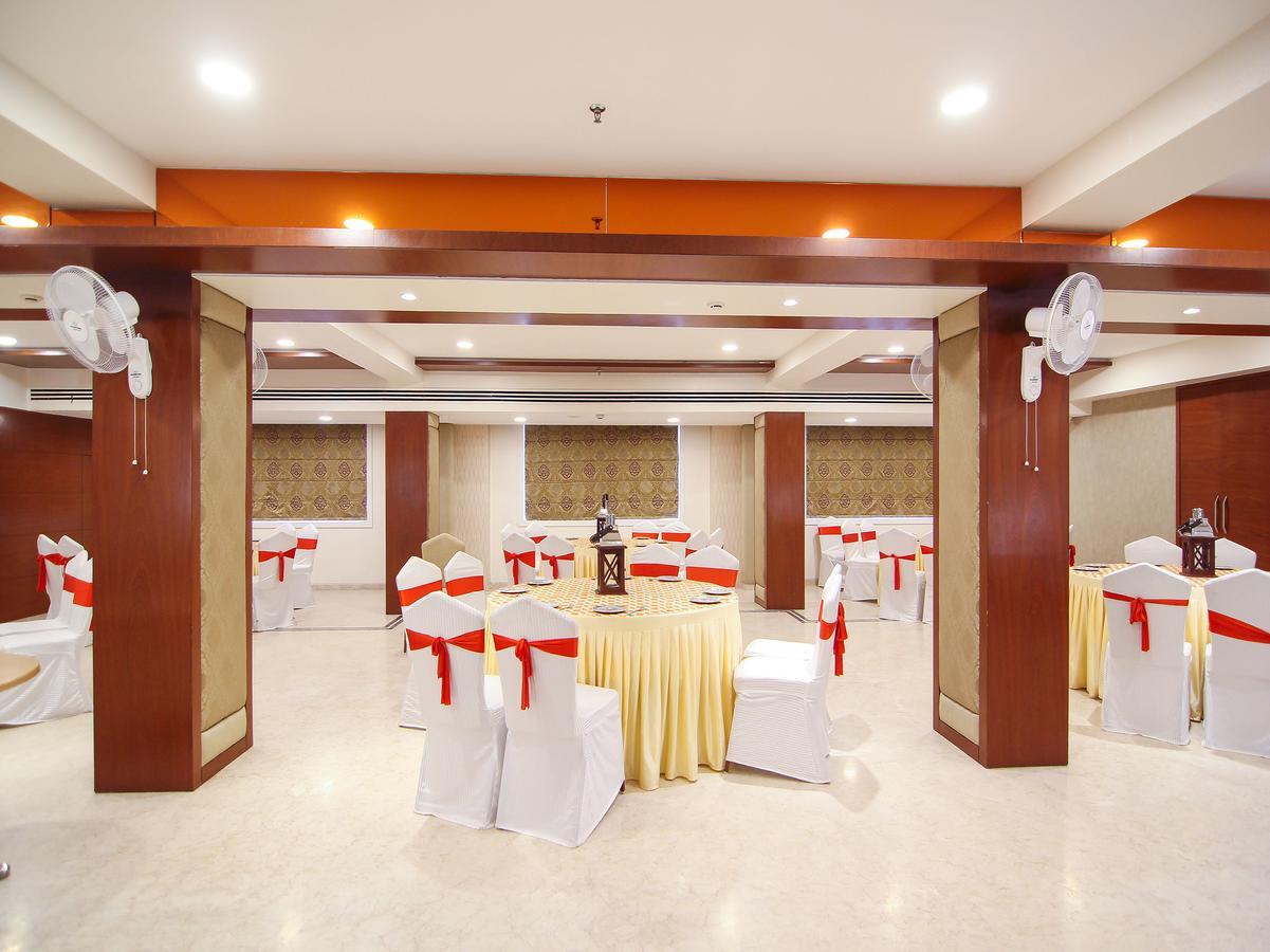 Oyo 12496 Skyotel Hotel Lucknow